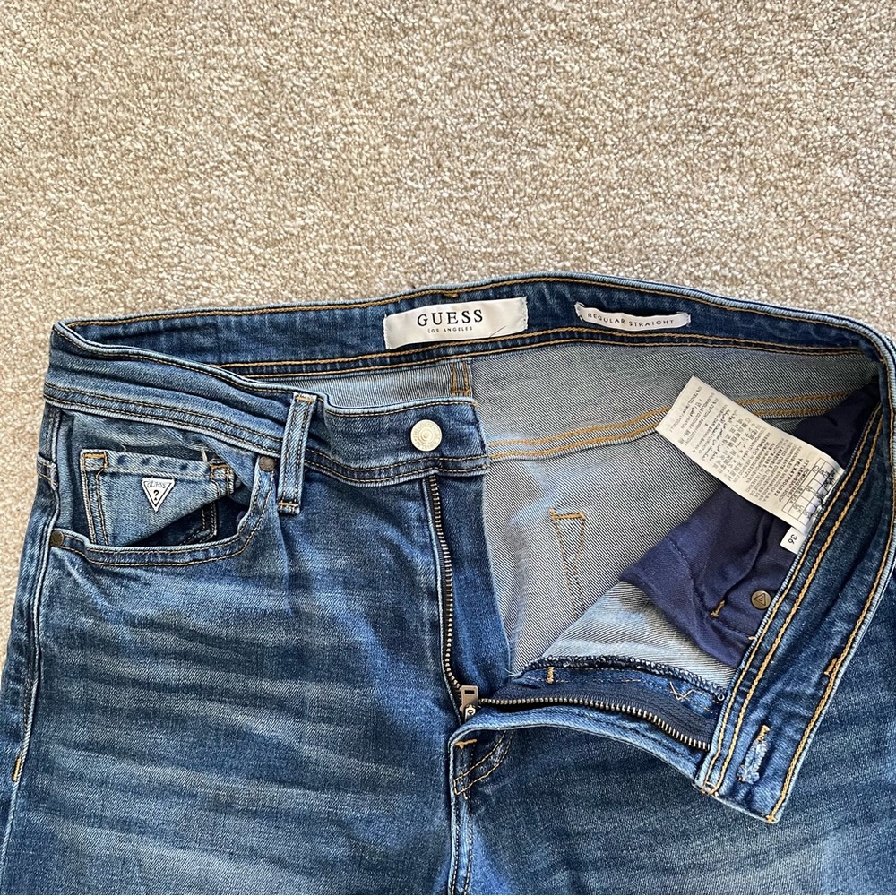 Guess Los Angeles Medium Wash Denim Regular Straight Jeans 36x30 NWOT - Picture 4 of 7